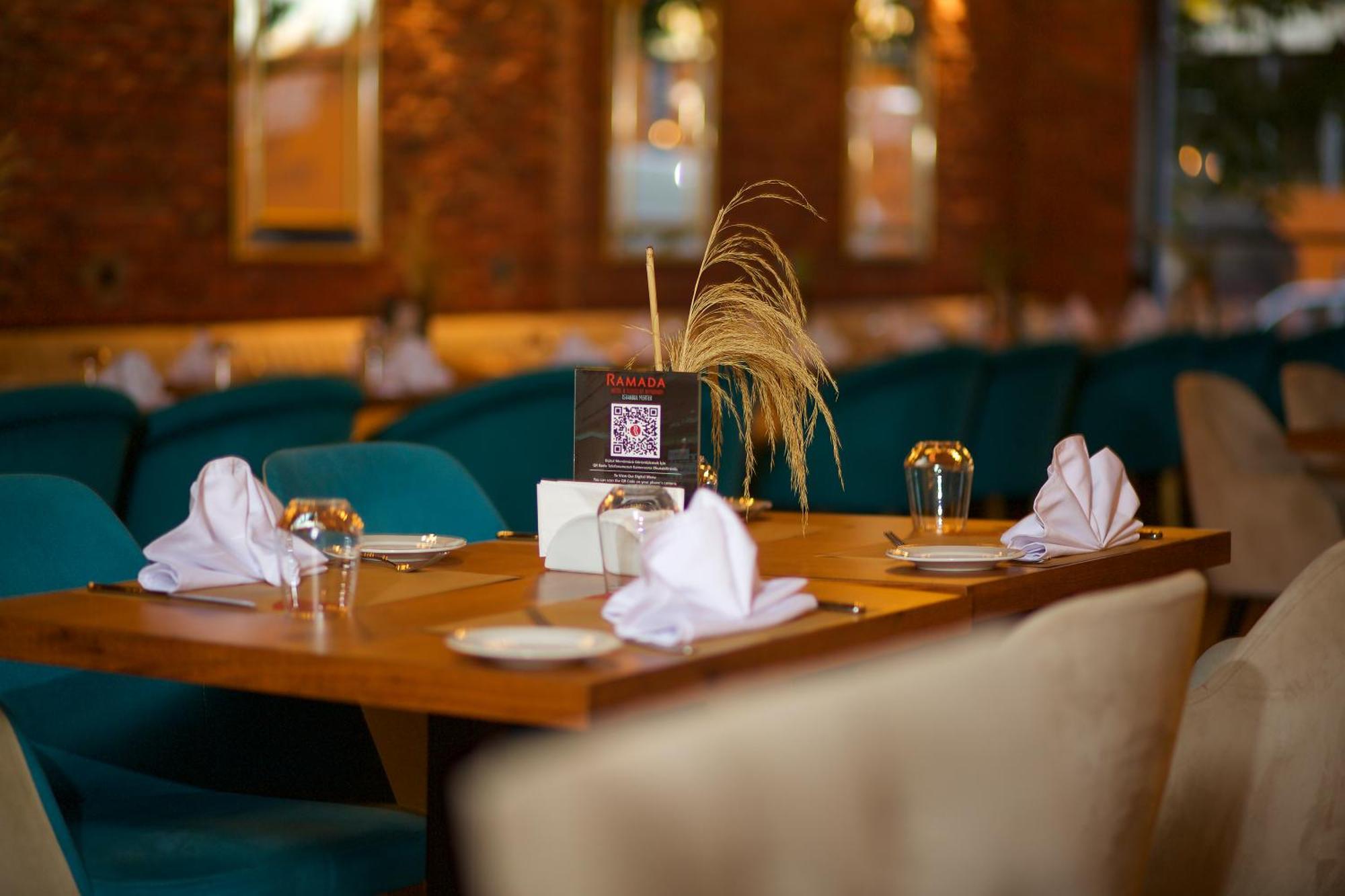 Ramada By Wyndham Istanbul Merter Esterno foto Restaurant
