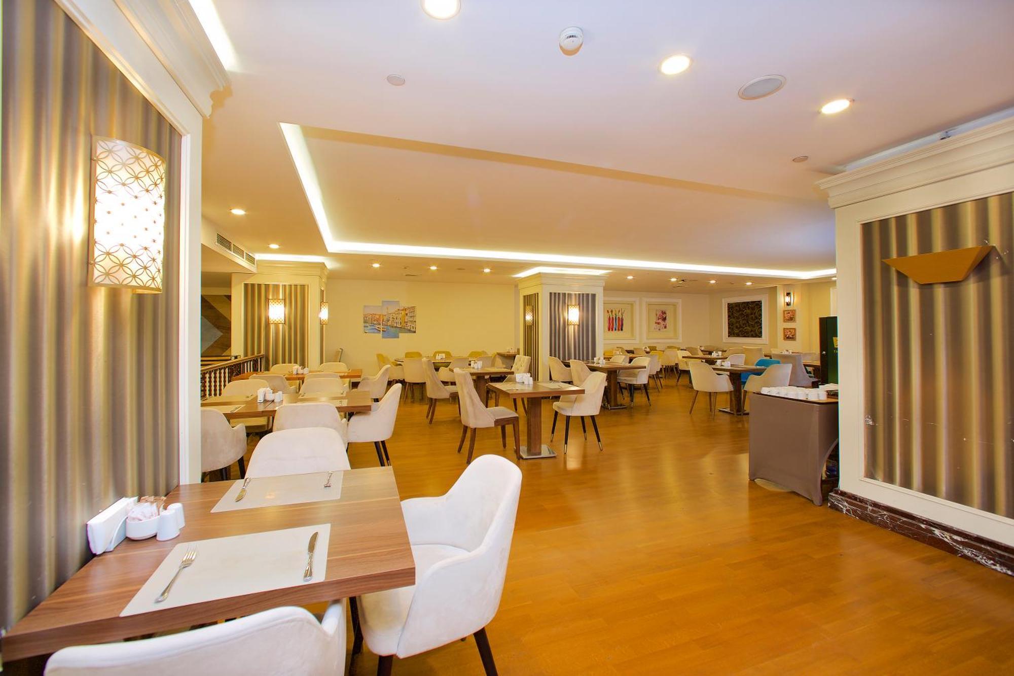 Ramada By Wyndham Istanbul Merter Esterno foto Restaurant