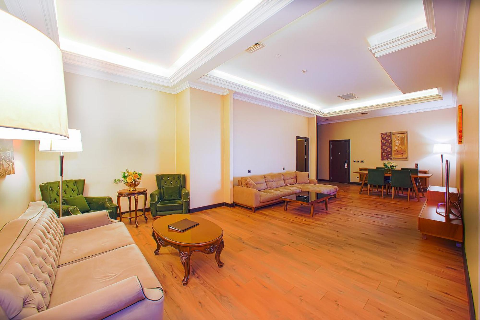Ramada By Wyndham Istanbul Merter Esterno foto Suite