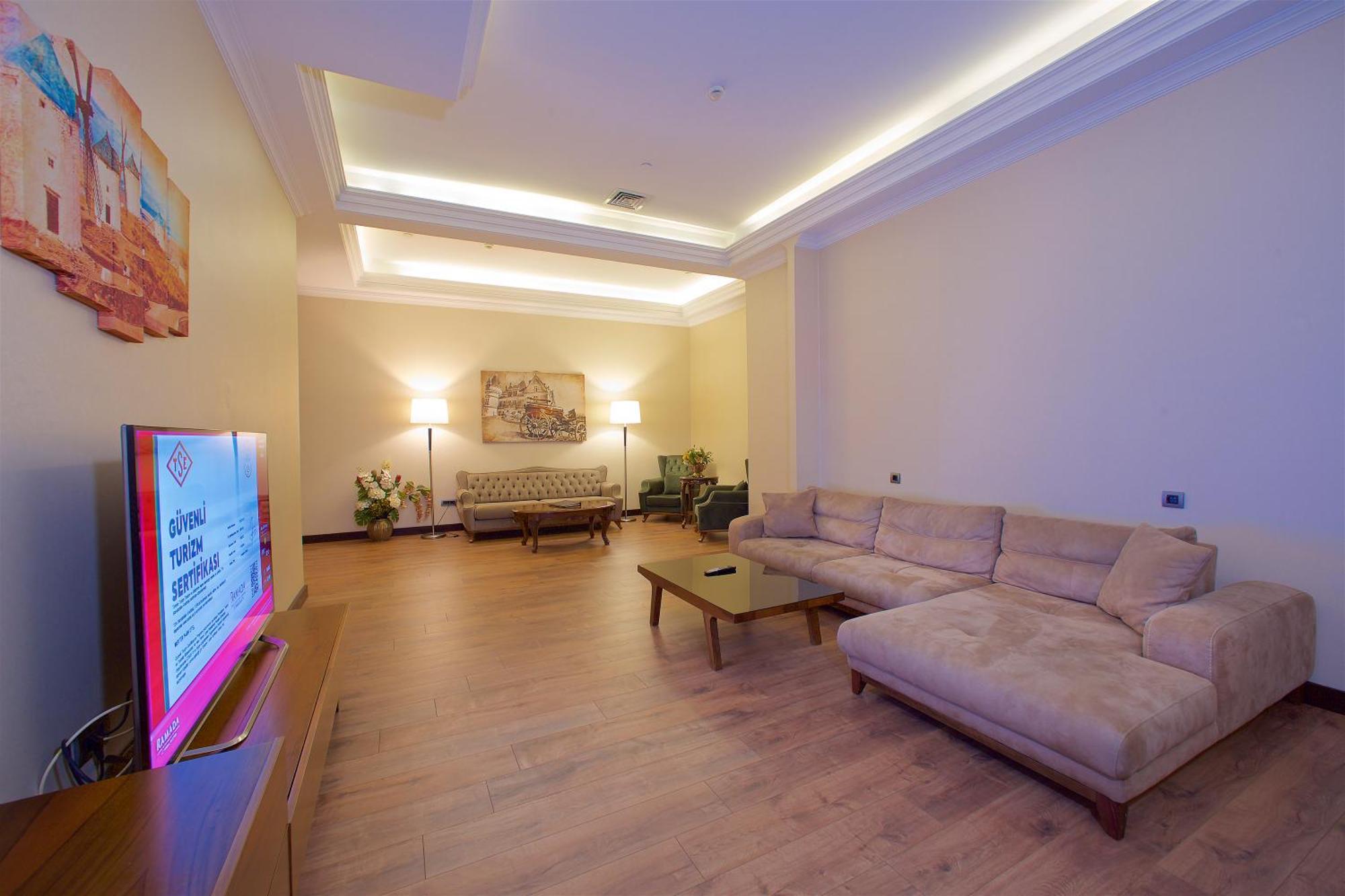 Ramada By Wyndham Istanbul Merter Esterno foto A living room in a suite at the hotel
