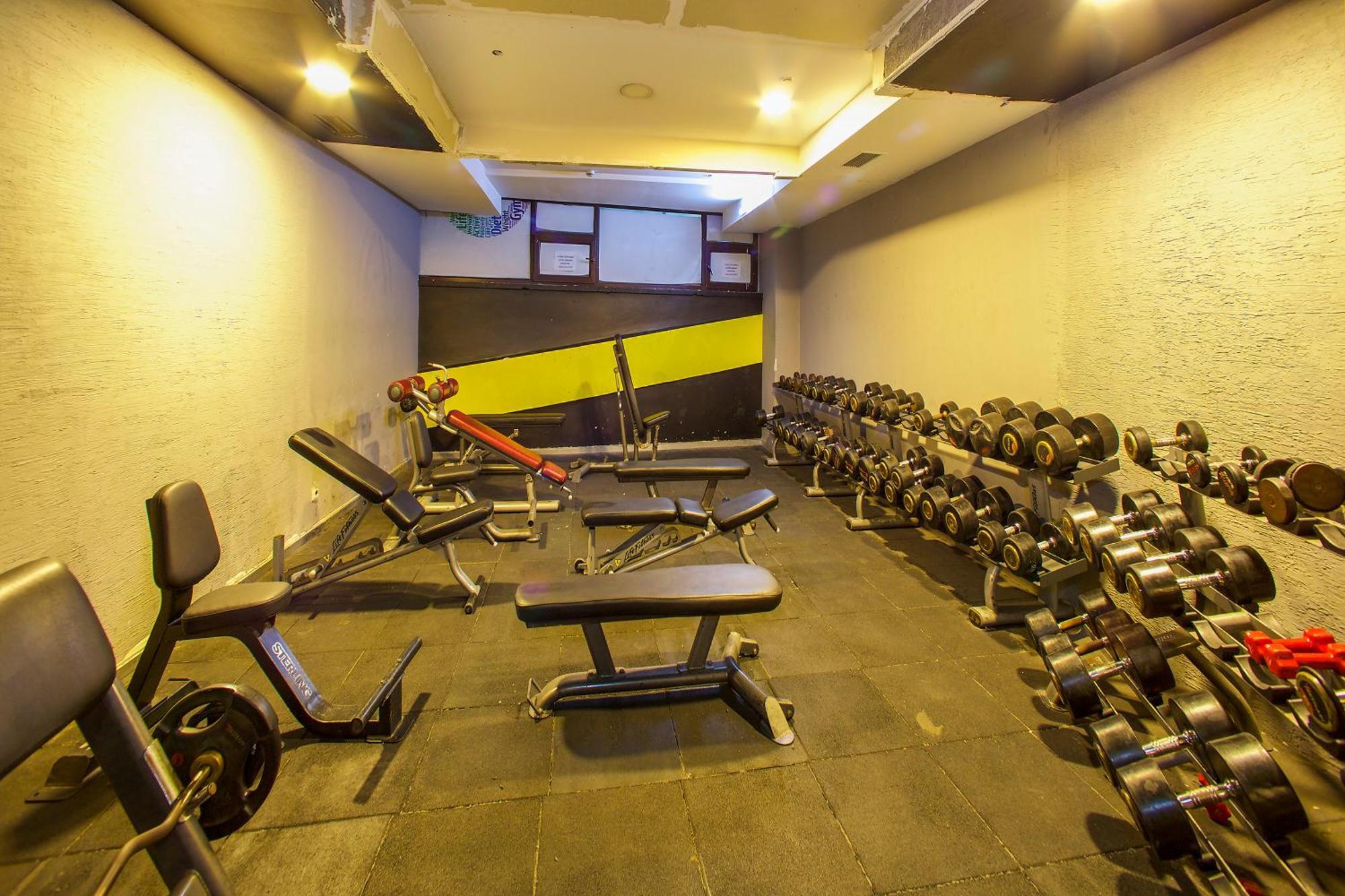 Ramada By Wyndham Istanbul Merter Esterno foto A typical gym in India