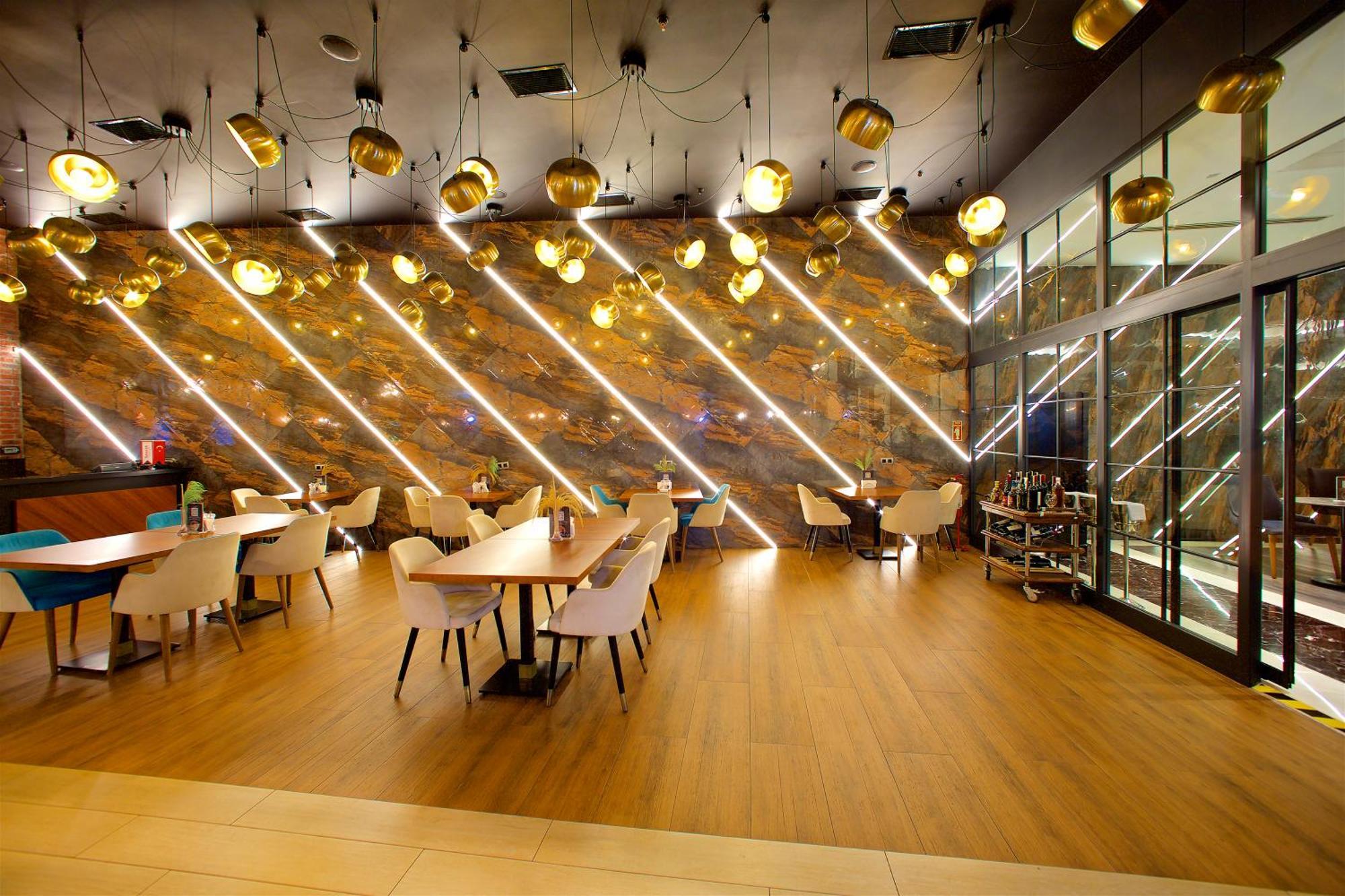 Ramada By Wyndham Istanbul Merter Esterno foto Interior of a restaurant
