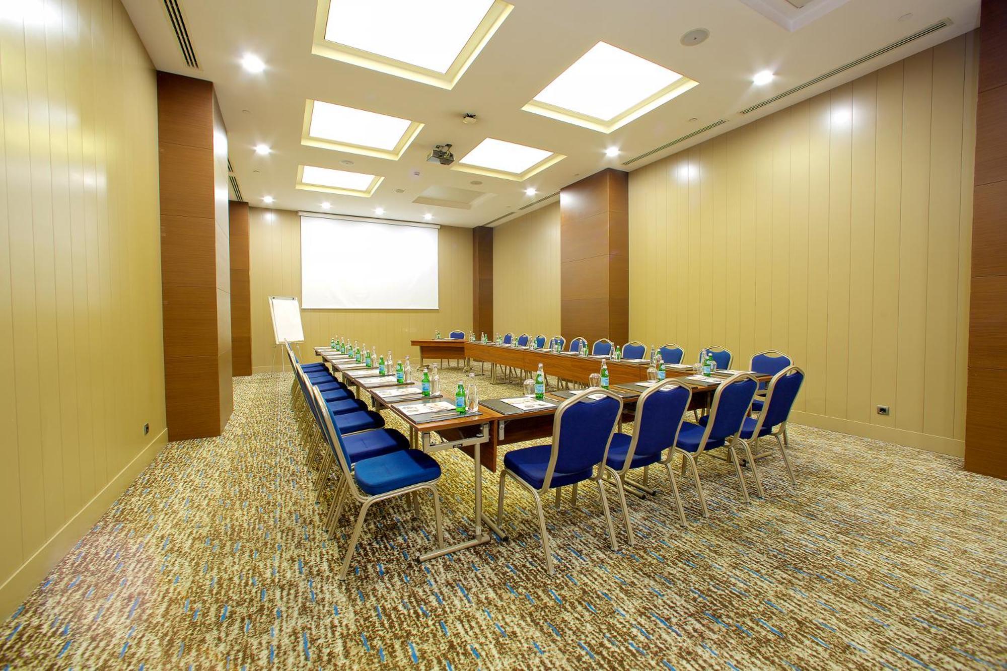 Ramada By Wyndham Istanbul Merter Esterno foto Meeting room