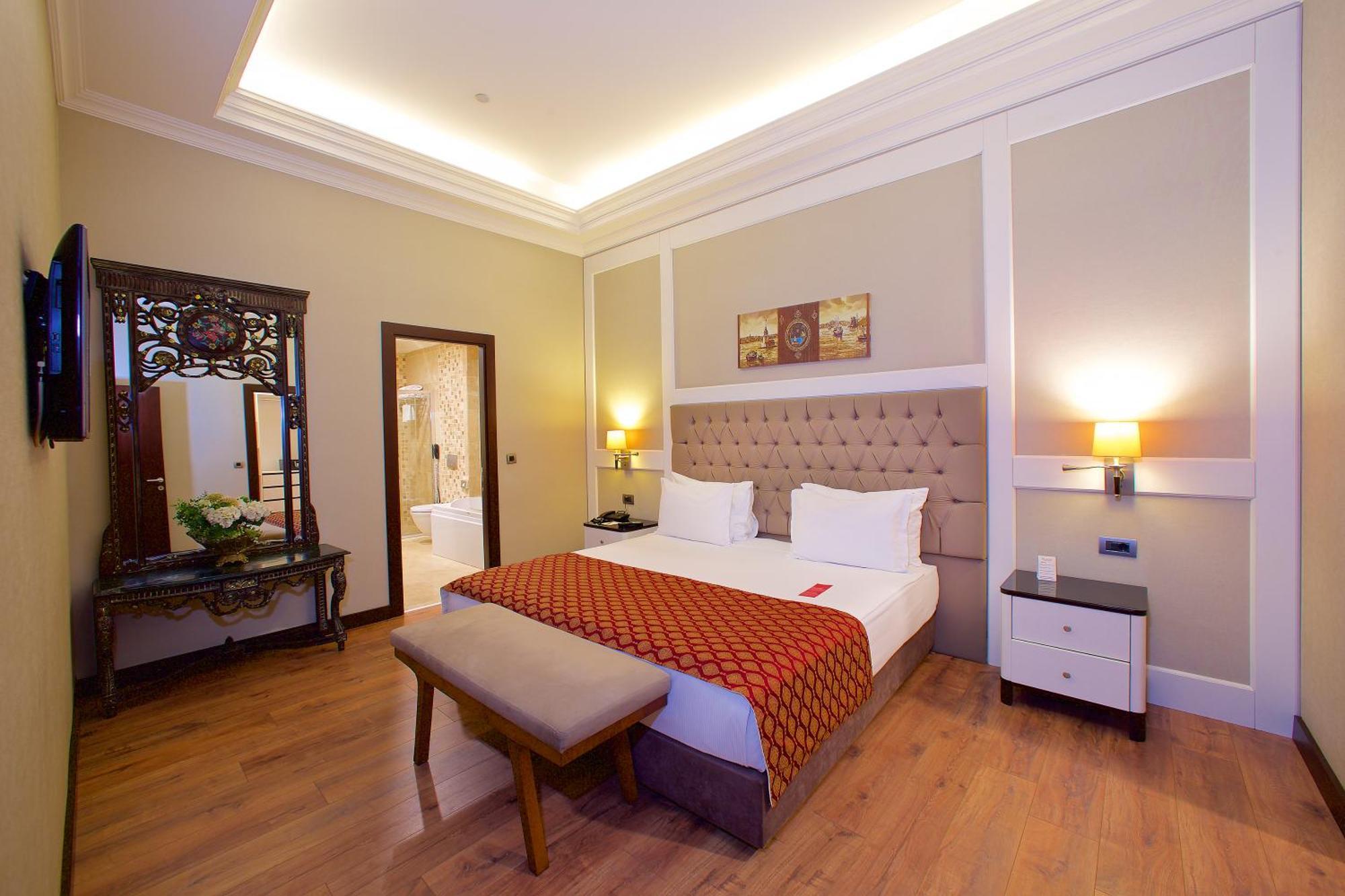 Ramada By Wyndham Istanbul Merter Esterno foto Deluxe Room