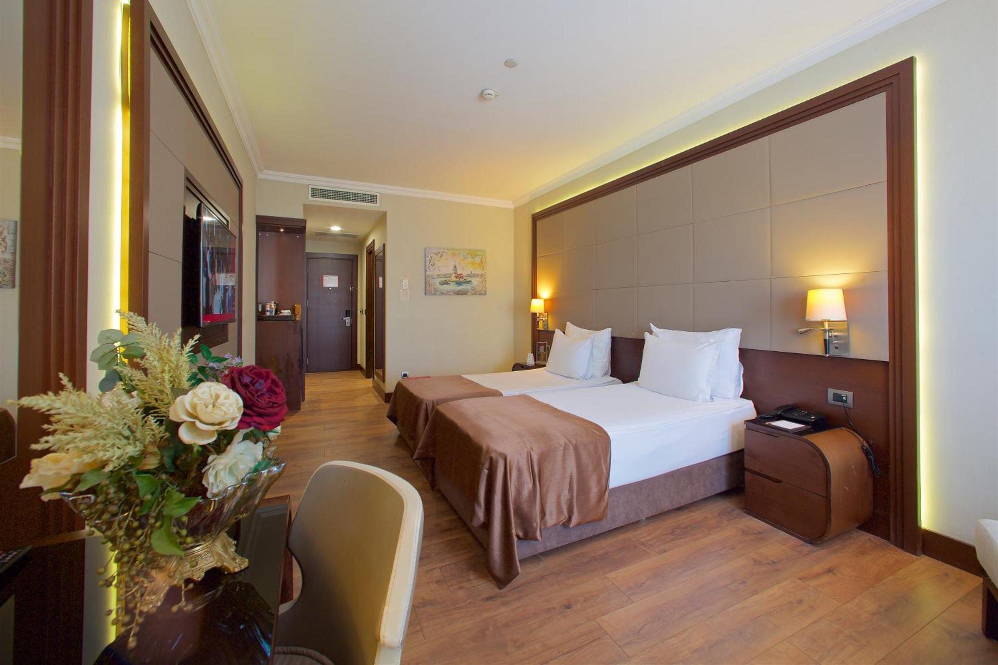 Ramada By Wyndham Istanbul Merter Esterno foto A room at the hotel