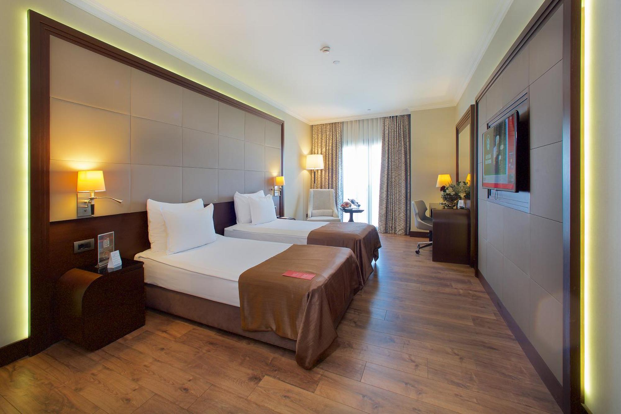 Ramada By Wyndham Istanbul Merter Esterno foto A room at the hotel