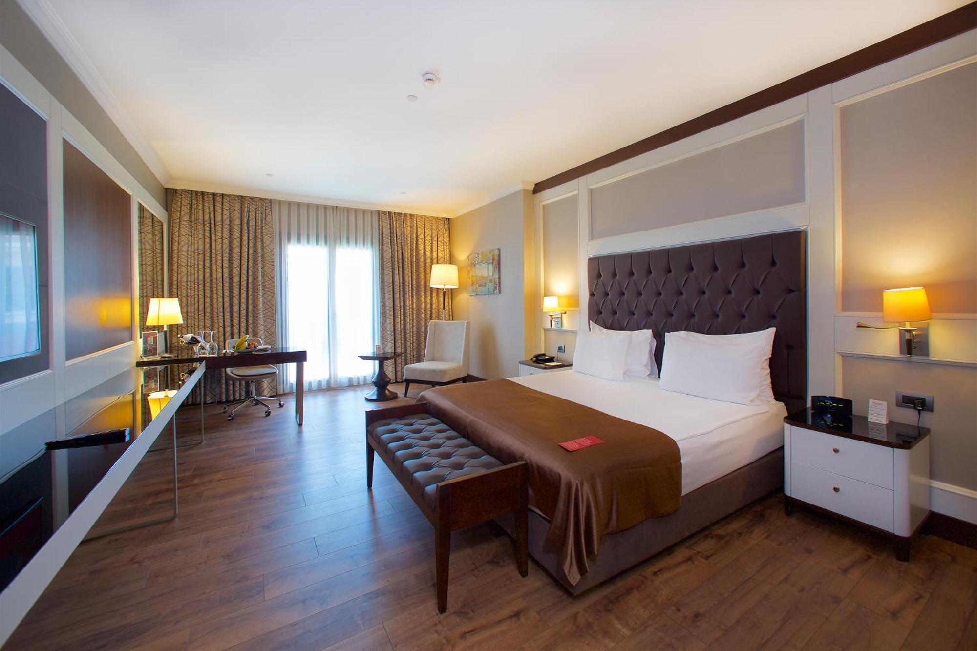 Ramada By Wyndham Istanbul Merter Esterno foto Deluxe Room