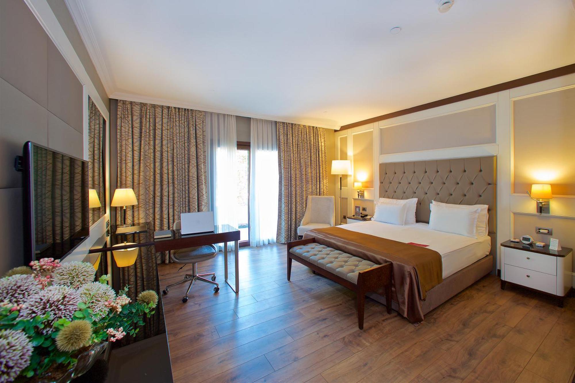 Ramada By Wyndham Istanbul Merter Esterno foto A room at the hotel
