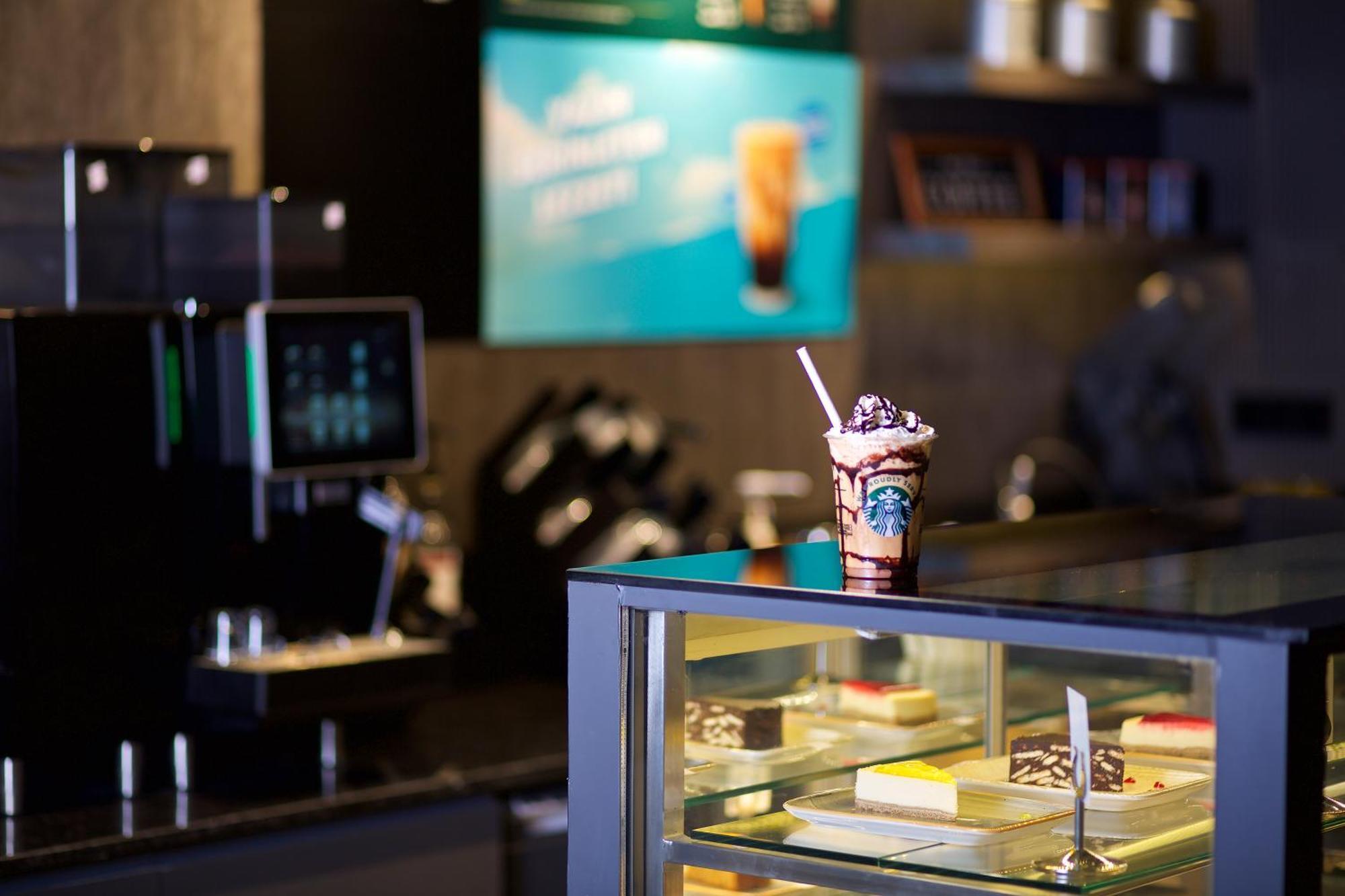 Ramada By Wyndham Istanbul Merter Esterno foto A Frappuccino