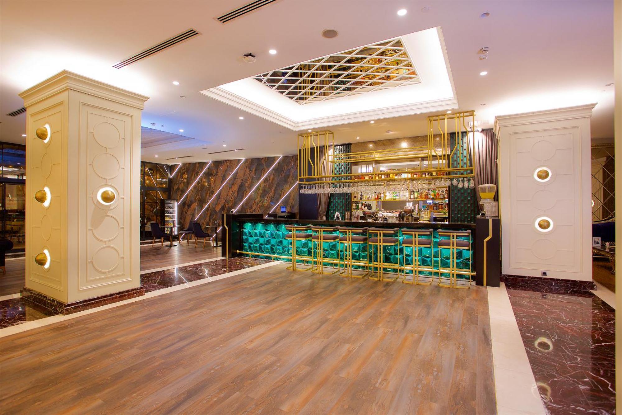 Ramada By Wyndham Istanbul Merter Esterno foto Lobby
