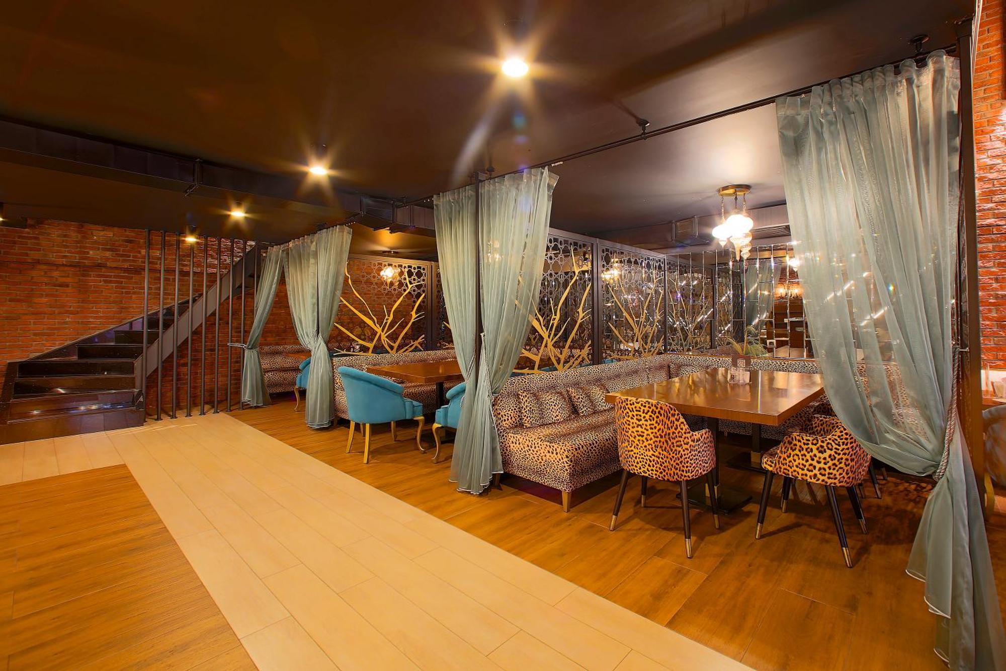 Ramada By Wyndham Istanbul Merter Esterno foto Interior of the restaurant