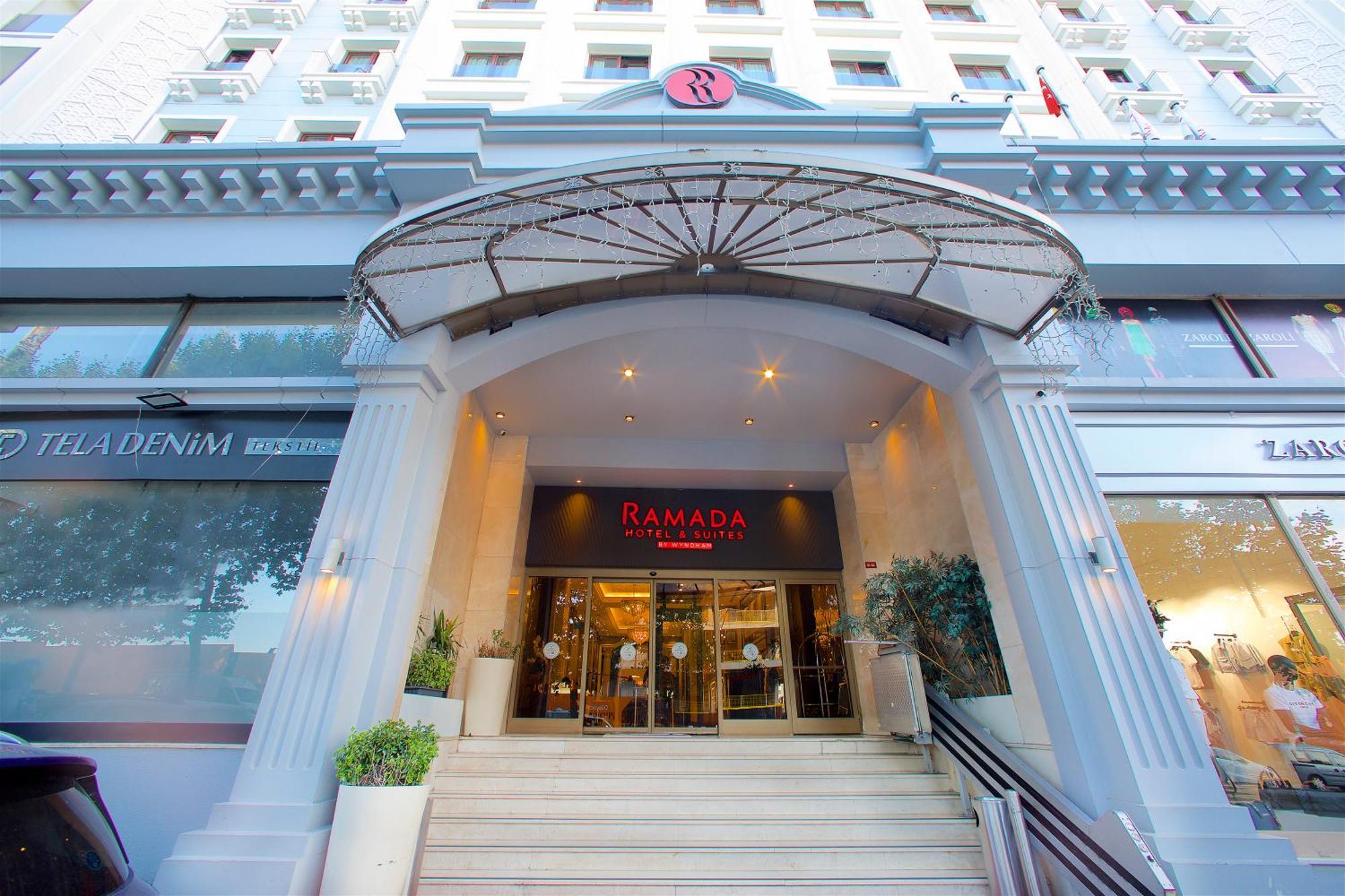 Ramada By Wyndham Istanbul Merter Esterno foto Entrance of the hotel