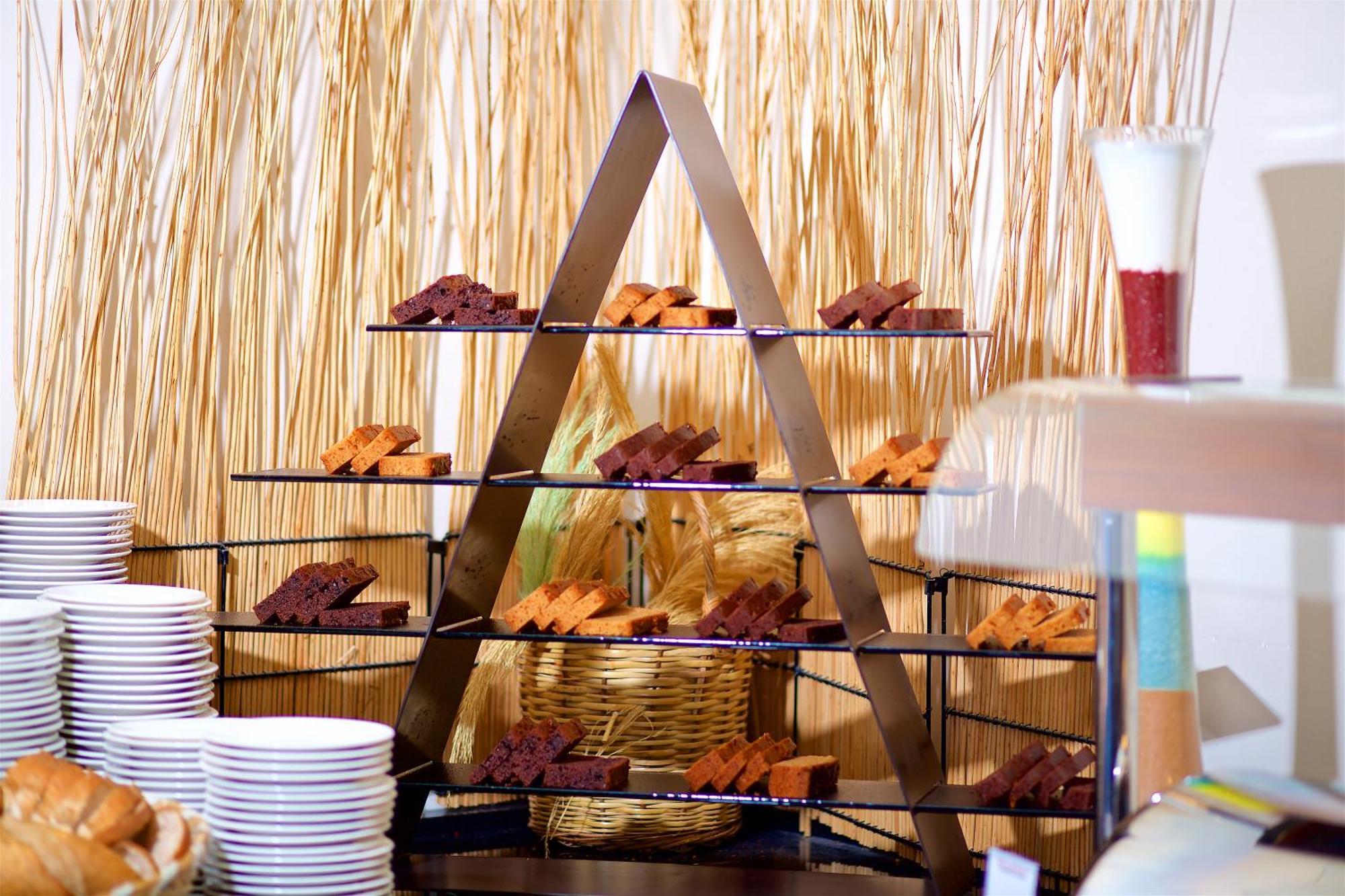 Ramada By Wyndham Istanbul Merter Esterno foto A tiered display of desserts