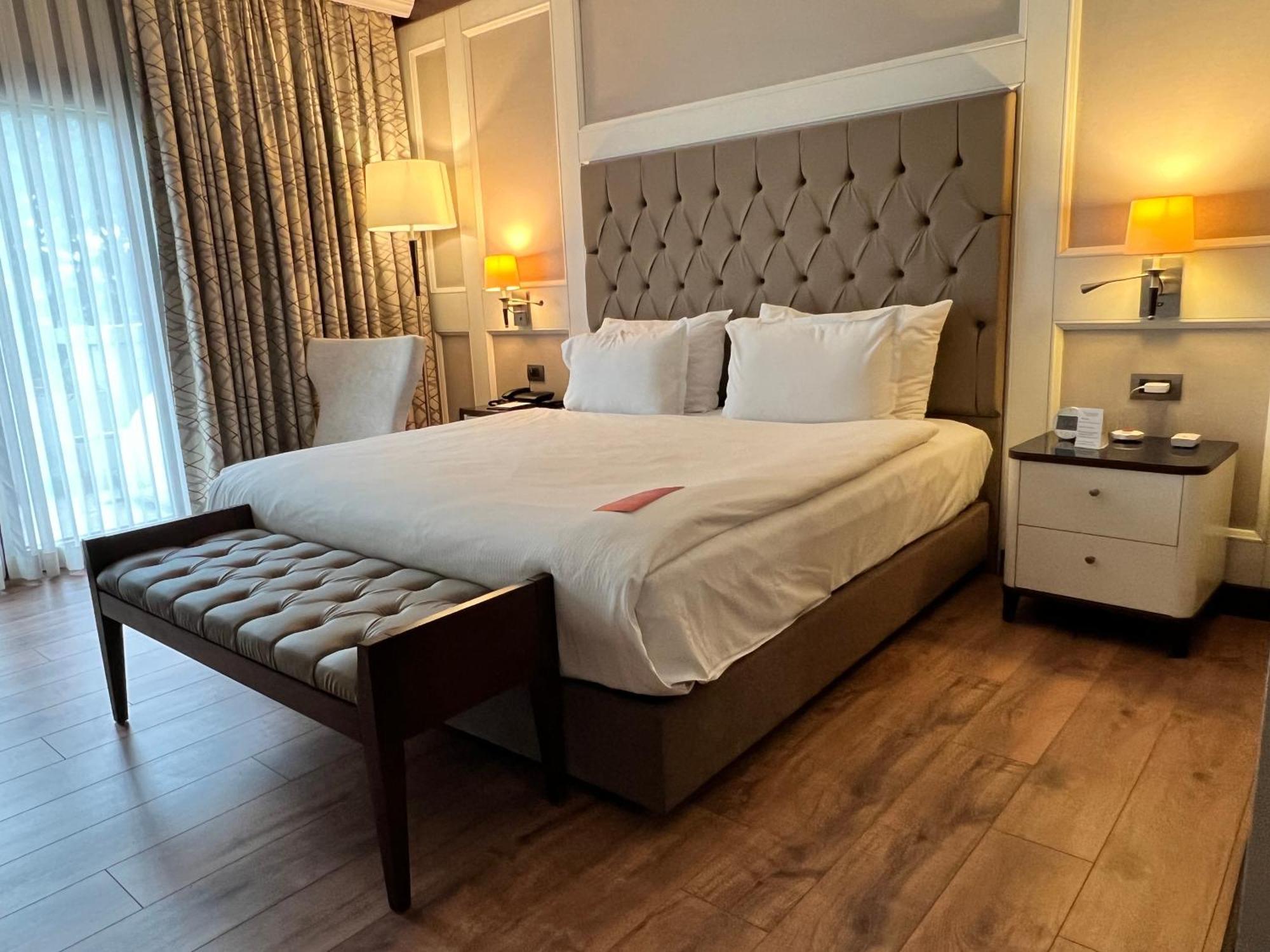 Ramada By Wyndham Istanbul Merter Esterno foto A bedroom at the hotel