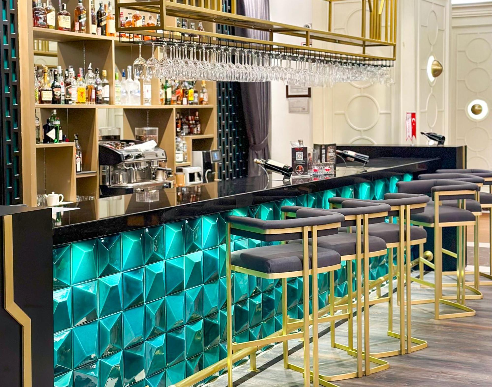 Ramada By Wyndham Istanbul Merter Esterno foto The bar at the 2019 edition of the World Economic Forum